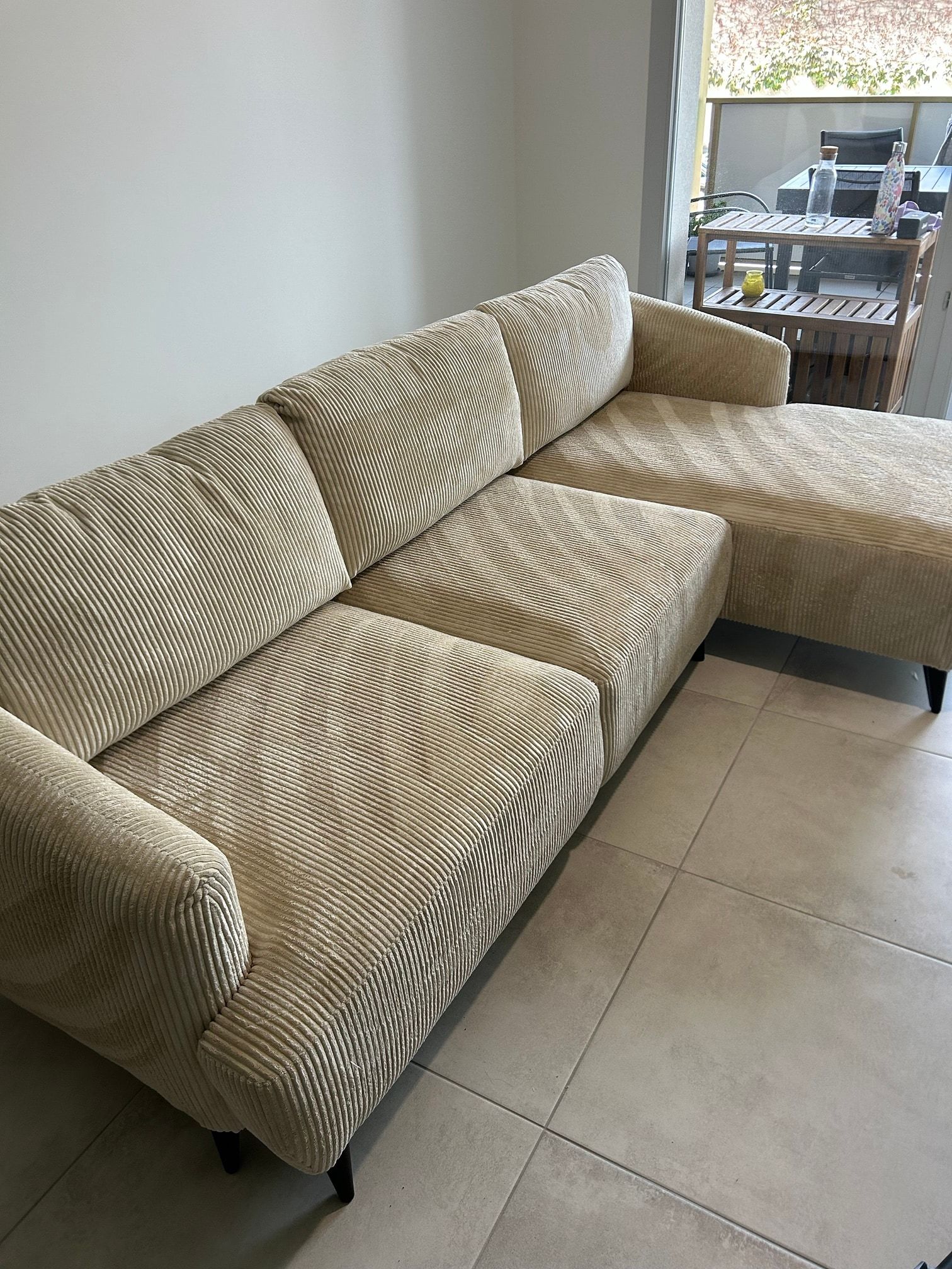 Canapé en tissu après nettoyage
